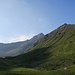 Nach der Alp Sanaspans erblicken wir erstmals unser heutiges Gipfelziel