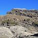 irgendwie erinnert mich der Gipfel an Südafrika - auch da sind die Berge oft flach und durch Felsbänder bewehrt