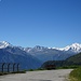 bei der Bergstation Belalp - mit Walliser Fahne und Gipfeln