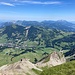 Tiefblick vom Gipfel nach Sörenberg zum Startpunkt