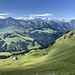 Teil des Brienzergrates - mit [u Ursula]s Lieblingsgipfel (in der Mitte); dahinter EMJ
unten Alp Ober Imbärgli