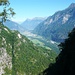 Aufstieg nach Bergnauri - Blick aus dem Val Lodrino nach Biasca und ins Bleniotal