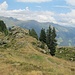 Jetzt sind wir wieder auf dem Bergkamm und folgen diesem leicht abwärts in nordöstlicher Richtung.