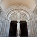 St-Lazare ist eine der bedeutendsten romanischen Kathedralen Frankreichs. Das Tympanon, also das Bogenfeld über dem Hauptportal, gilt als die „bedeutendste Weltgerichtsdarstellung, welche die Epoche geschaffen hat“ (Willibald Sauerländer). Gislebertus war vermutlich der Schöpfer dieses riesigen Reliefs, wie auch anderer Bauskulptur in der Kathedrale.