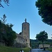 Die Tour des Ursulines ('Turm der Ursulinen') ist ein im 12. Jahrhundert zum Schutz der damaligen Autuner Burg Riveau (auch Rivault) errichteter Bergfried. Er ist der einzige Überrest dieser Burg. Die Marienstatue des Autuner Architekten und Bildhauers Claude Quarré steht seit 1862 hier oben.