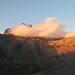 Sonnenuntergang am Grand Combin - leider versteckt sich der Gipfel in den Wolken. Die Seitenmoränen darunter sind auch sehr eindrücklich!