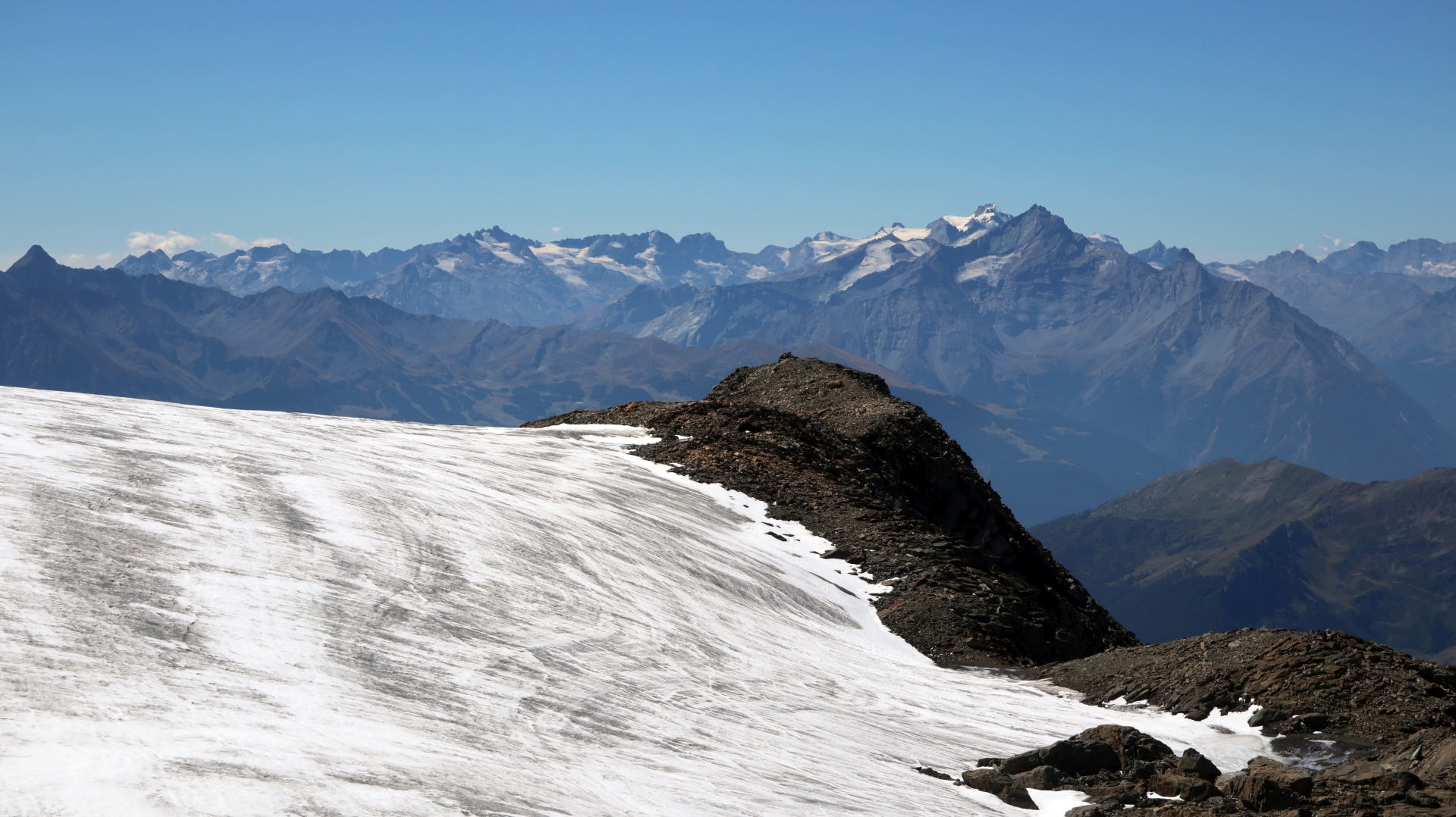 Blick vom Gipfel zum Gran Paradiso Fotos
