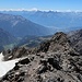 Abstieg auf dem Grat Richtung Dents du Vélan neben der Gletscher-Steilstufe