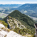 Blick zurück nach Osten mit Salzburg links hinten und dem Untersberg-Massiv rechts.