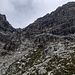 Blick vom Wanderweg nach Osten zum Passo di Cacciatori (der Scharte zwischen den beiden Ceda-Gipfeln)