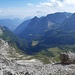 Rückblick hinter dem Block (rechte untere Bildecke) ins Val d'Ambiez