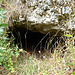 Mini-Höhle am Wegrand