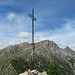 La croce di ferro lungo la cresta ovest del Berlinghera.