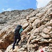 Un petit câble ne serait pas de trop ici, il y a du vide en dessous
