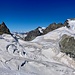 Ausblick vom "Eck" über den stark zerklüfteten Gletscher zur Fuorcla Crast'Agüzza. In der Bildmitte ist die Marco e Rosa-Hütte erkennbar.
