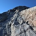 Die Drahtkabel auf den Platten nach dem Felsenfenster