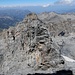 Blick von den Fixseilen über den Bösen Tritt  (laut Silbernagel/Wullschleger) zum Zackenturm