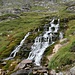 Schöner Wasserfall beim Hüttenzustieg