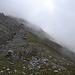 Auf dem flachen Plateau knapp über 2800m. Der Tiroler Höhenweg liegt rechts unten im Nebel.