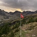 links neben der Schweizer Fahne der Pizzo Barone