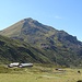 Die idyllische Alp d'Err mit Carungas im Hintergrund.