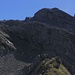 Aussicht nach Süden vom Gross Schinder auf die Chli Hohmad (2491m) wo man sogar den Gipfelsteinmann erkennen kann welchen ich vor zwei Wochen gebaut hatte.<br /><br />Links ist die Barglenchäle, den Normalweg zum Barglen / Schiben (2669m). 