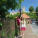 hinauf in den Ort