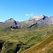 Vom Parkplatz Alp Tumpriv einen schönen Blick zum morgigen Gipfelziel das Gelbhorn doch heute gings zum Piz Tuf