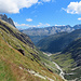 Im Abstieg zur Voralphütte mit Blick durch das Voralptal welches ich noch vor mir habe.