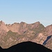 Zoomaufnahme zu Bergen, von denen mein Besteigungsbericht noch aussteht