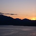 Der Lago Maggiore kurz vor Sonnenaufgang.