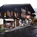Schönes Hotel in Gimmelwald, aufgenommen nach einem kurzen Regenschauer.