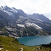 Nach einer Stunde Abstieg werden wir endlich mit dem Blick auf den Öschinensee belohnt.