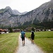 Auf den letzten Schritten zum Bahnhof von Kandersteg. Dort geht die Tour zu Ende, und wir fahren mit dem Zug zurück nach Spiez.