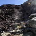 Canale di accesso al Monte Mala, tuttavia si riesce a percorrerlo quasi interamente con rocce più salde sul lato destro.