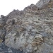 Leichte Kletterstelle am Klein Titlis Nordwestgrat. Im Topo sind "2 Eisenstifte" vermerkt. Ich habe davon drei gezählt :-).