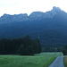 Am Säulingweg (Anfahrt) mit Blick auf das Tagesziel