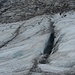 Die Spalten, Breite und Tiefe jeweils bis etwa 2-3 Meter, also ziemlich breit