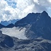 <b>A sud-est spicca il  ghiacciaio Vedreit da Camp, racchiuso tra il Corn da Camp (3231 m) e il Piz Paradisin (3302 m), nonché il Pass da Val Mera (2670 m). </b>