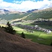 <b>L’erba ha già una tonalità gialla, come normalmente succede a metà settembre. Anche in questa valle la siccità ha compromesso la seconda fienagione, che nemmeno la rugiada ha salvato. Verso la fine dell’inverno, i contadini avranno delle difficoltà nel reperire il foraggio per il loro bestiame. Malgrado la siccità vediamo tuttavia numerose fontane dalle quali sgorga un notevole getto d’acqua.</b>