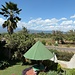 Ausblick aus dem Hotel, links die beginnenden Hänge des Kili-Massivs