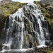 Der kleine Wasserfall wird links erklommen.