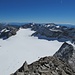 Über dem weiten Becken des Laaser Ferners die Pederspitzen sowie das Hasenöhrl am linken Bildrand - daneben am Horizont die Dolomiten.