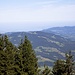 Blick nach Nordwesten, auf die Ausläufer des Bregenzer Waldes. Am linken Bildrand kann man den Bodensee erahnen.