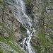 Eindrücklicher Wasserfall oberhalb der Alpe di Quarnei.