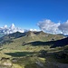 Ausblick über die Alp Matt zu einigen bekannten Gipfeln