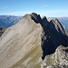 Blick von der Hinteren zur Vorderen Grauspitz, den Grat entlang geht es gleich hinauf