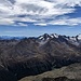 Links am Horizont die Dolomiten