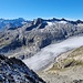 Blick vom Gipfel in Richtung Lauteraarhorn, in der Tiefe der völlig ausgeaperte Rhonegletscher