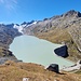 Im Abstieg zum Oberaarsee mit der Schwergewichts-Staumauer